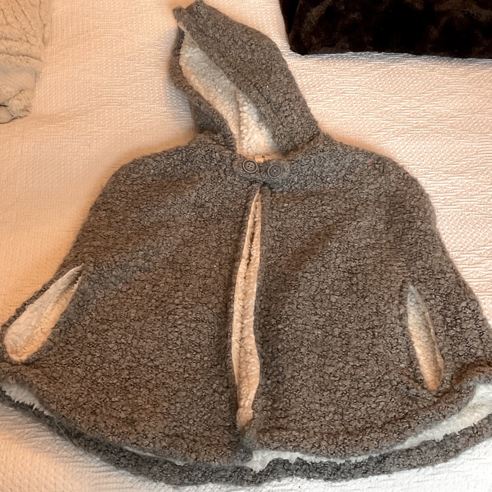 Sleeveless fall cape for girls, size 8.
